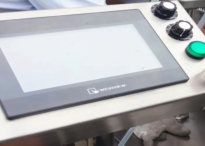 Riempitrice elettronica di liquidi con interfaccia touchscreen Siemens